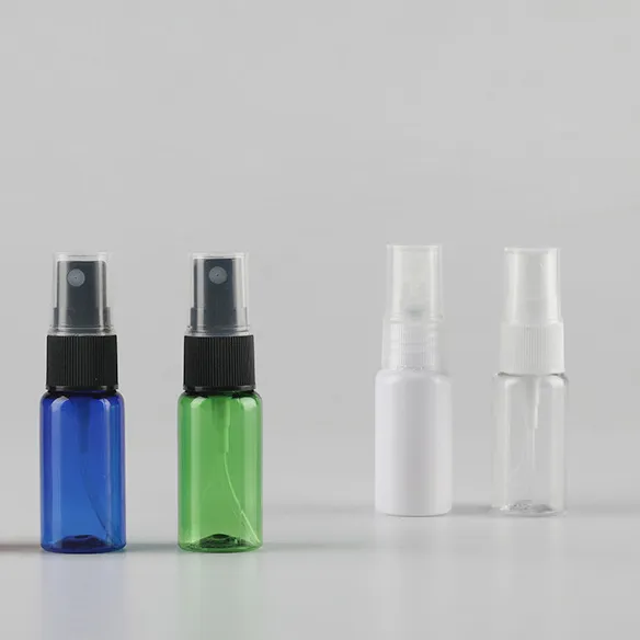 Botella de plástico con atomizador y tapa para mascotas, botella de plástico con forma pequeña, bonito y fresco, varios colores, tamaño mini, 15 ml