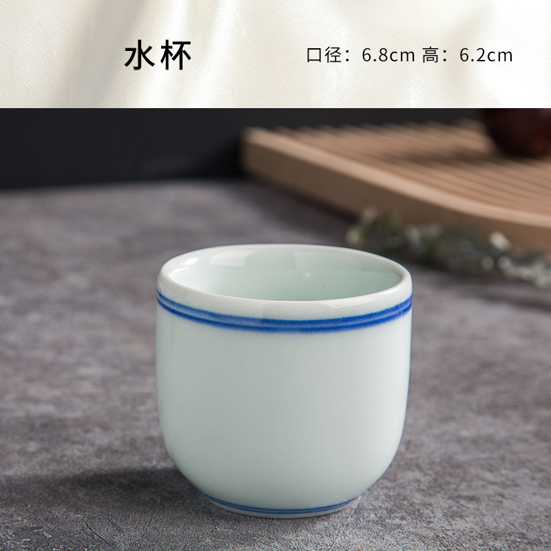 Taza de agua con doble revestimiento.