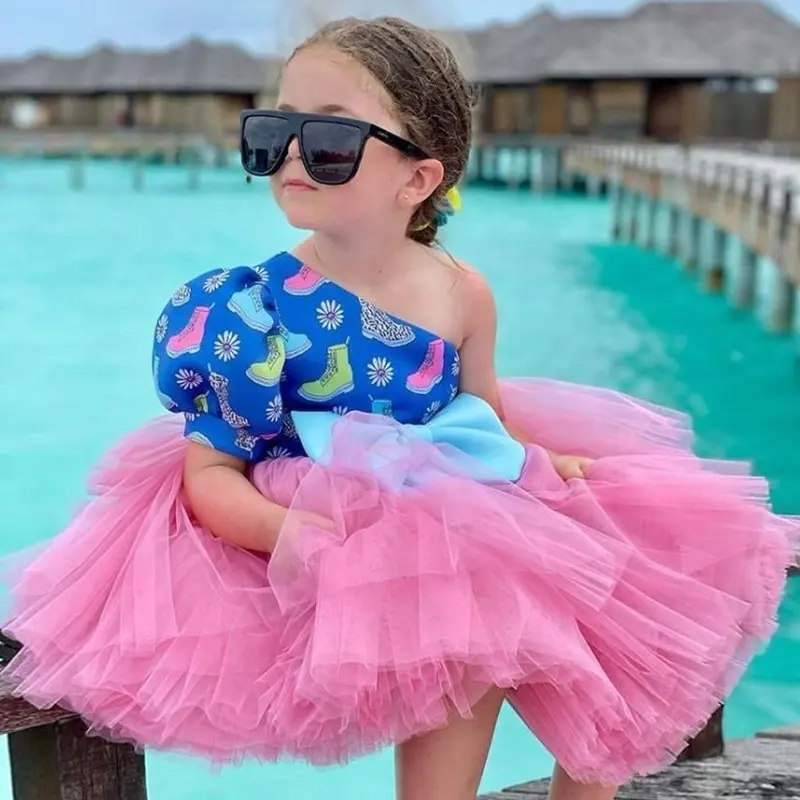 2024 alla moda ragazza abito da principessa con cuciture in rete Tutu abito con fiocco per bambini stampa abbigliamento per bambini estate tinta unita