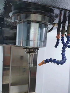 Centro di lavoro verticale CNC usato VMC 1060 centro macchina con sistema di controllo mitMitsubishi 2024 vendita calda - Product Image 4