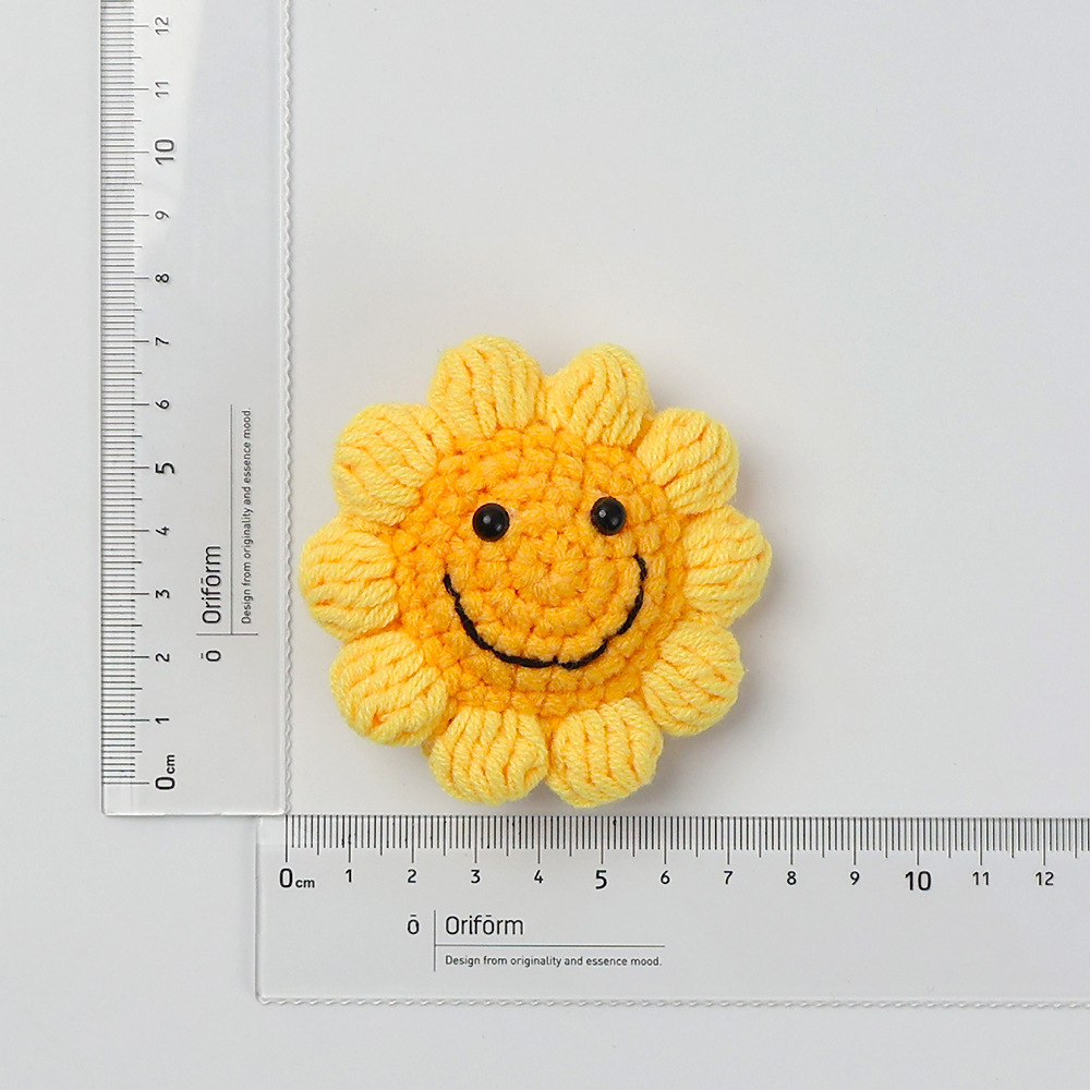 Produit fini : Poupée unique avec visage souriant à 5 cercles (environ 7 cm)