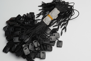 Etiqueta de plástico de nailon para ropa, cierre de lazo, cierre de etiqueta Colgante con cadena, barato, disponible - Product Image 4