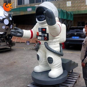 Tượng phi hành gia phát sáng bằng sợi thủy tinh, vật trang trí kiểu công nghệ hiện đại cho khu vực check-in trong trung tâm thương mại, thiết kế trang trí chủ đề công viên giải trí - Product Image 5