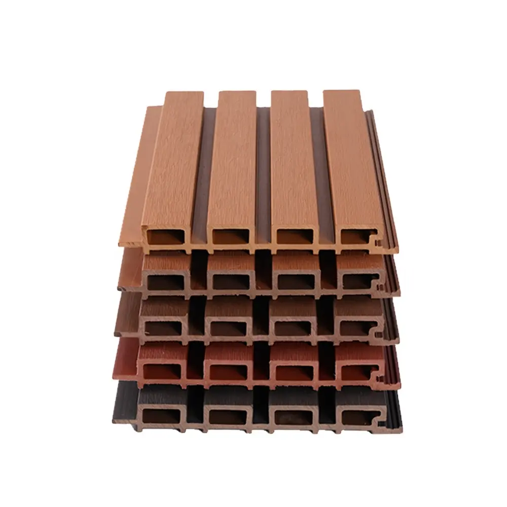 Panneaux muraux extérieurs en bois composite WPC en PVC résistant aux intempéries super durables sans décoloration pour la décoration murale extérieure