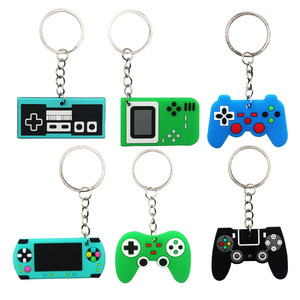 Venta al por mayor barato de PVC de silicona de plástico Gamepad llavero 2D 3D de goma suave de dibujos animados PS4 controlador de juego mosquetón llavero - Product Image 4