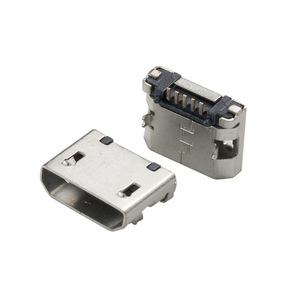 usb2.0插座Micro5P插入前面，并通过支柱连接到5.9毫米铜壳上