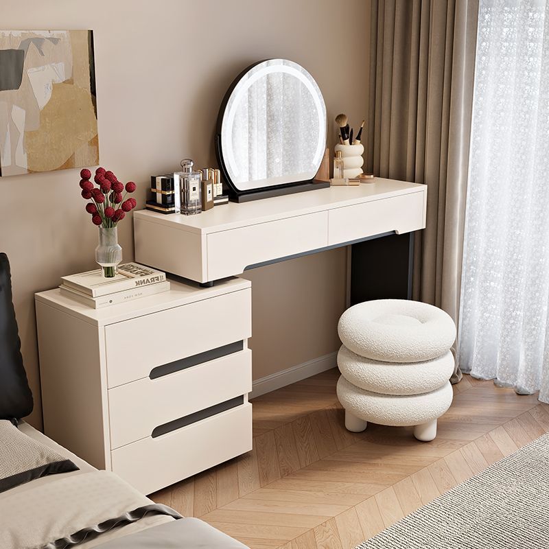 Tabouret de bar rond à trois pieds, modèle 120.