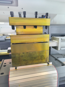 Torno CNC para piezas complejas pequeñas y medianas para procesamiento de lotes de troqueles de carcasa de placa - Product Image 4