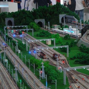 カスタマイズされたN-Scale Train Track Modern Retro Miniature Urban Architecture 3D印刷デザイン砂テーブルモデル - Product Image 4