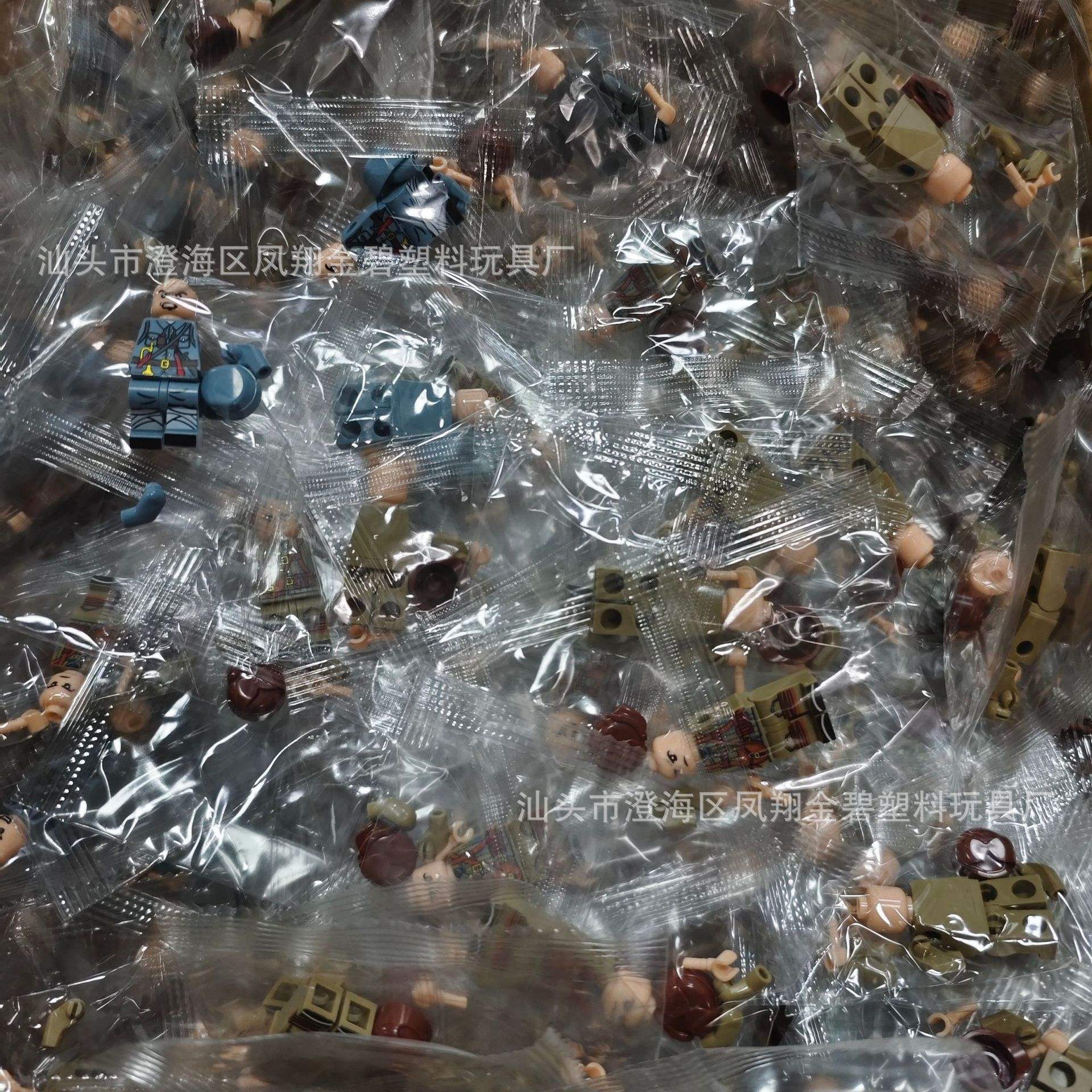 Random figures-5 pcs in bag