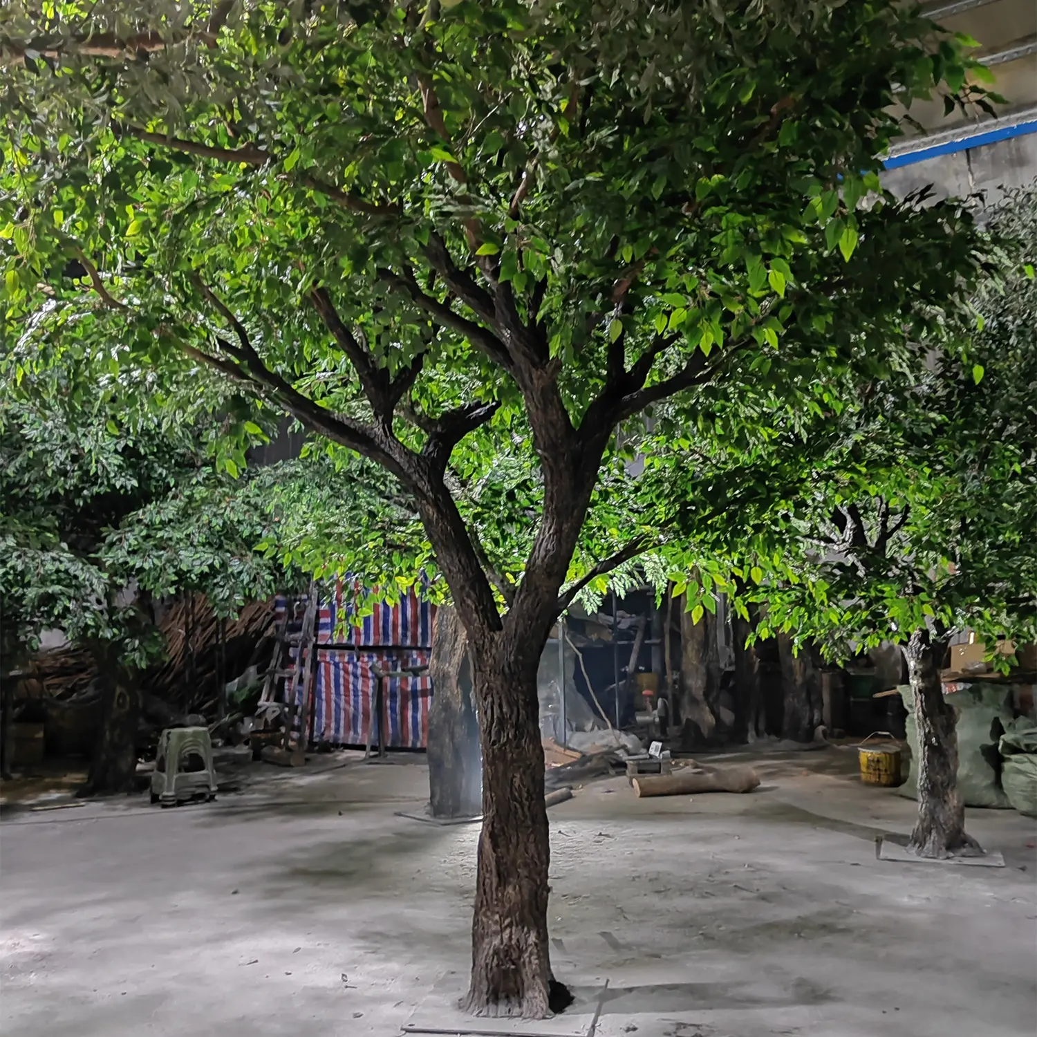 Ficus falsos de aspecto natural con forma de bricolaje personalizado, árboles grandes de baniano artificiales decorativos de 13 pies y 14 pies
