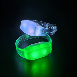 Vòng đeo tay <span class=keywords><strong>LED</strong></span> tùy chỉnh không dây, đèn <span class=keywords><strong>LED</strong></span> phát sáng từ xa, điều khiển từ xa DMX, đèn flash sự kiện, 2.4G, 20 vùng có sẵn - Product Image 4