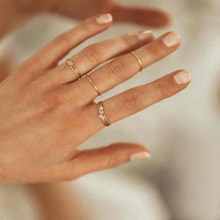 简约奢华18k金不锈钢饰品批发女式手指生石戒指