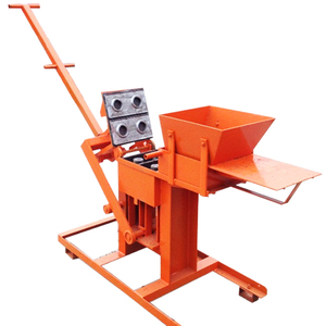 Используется машина для изготовления строительных блоков из глины - Product Image 3