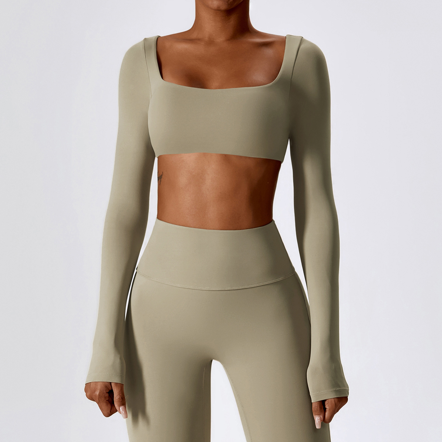 Top a maniche lunghe color cammello
