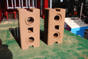Hby 4-10 Full Automatic <strong>Interlocking</strong> <strong>Block</strong> Brick Making Molding Machine in Africa - Product Image 4