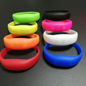 <strong>Concerts</strong> <strong>Cheer</strong> Products for Stars Flashing Light up Remote Controllable LED Wristband Wrist Band RGB Bracelet De Contrle Fte - Product Image 3
