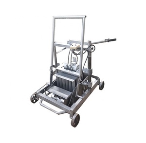 Máquina manual de fabricación de bloques y ladrillos, automática, con tractor - Product Image 5