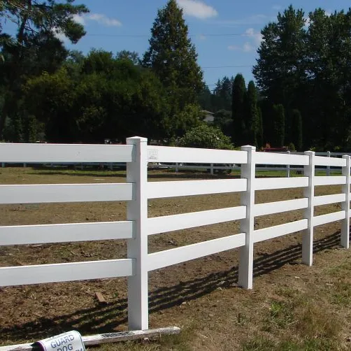 Panneau de clôture de ferme en vinyle de haute qualité 4 rails maille de cheval paddock de clôture en pvc