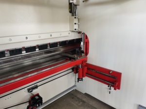 <strong>Automatic</strong> CNC Press Brake <strong>Bending</strong> <strong>Machine</strong> Low Price with <strong>Automatic</strong> End Forming for Aluminum and Carbon Steel Processing