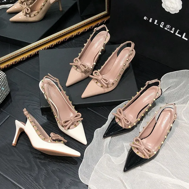Zapatos decorativos con tachuelas de charol de diseñador para mujer, zapatos de tacón alto de lujo ahuecados al por mayor para mujer, Sandalias de tacón
