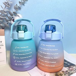 カスタムロゴストローカップBPAプラスチックかわいい学生ハンドルとタイムメーカー付き大型ベリーウォーターボトル