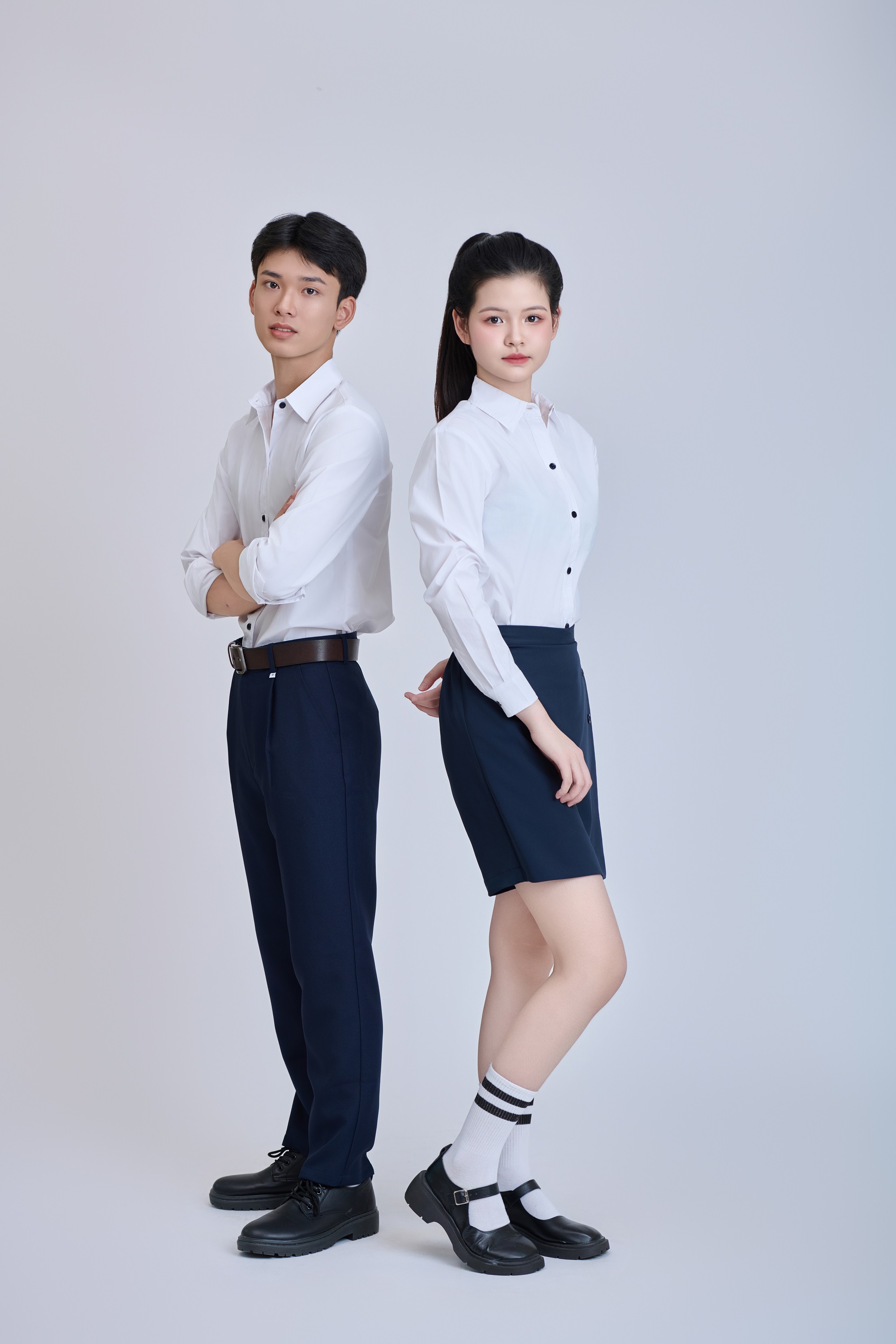 "White (Navy blue button)"