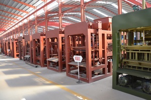 Macchinario automatico del materiale da costruzione macchina per la produzione di mattoni in blocchi di cemento linea di produzione di mattoni di cemento ad incastro idraulico - Product Image 4