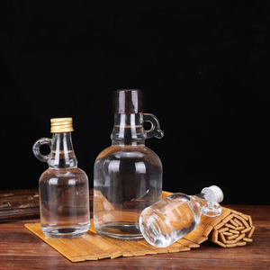 Wholesale 250 ML 500 ML <strong>1L</strong> Glass Maple Syrup Containers Gallon Jugs with Tiny Handle - Product Image 6