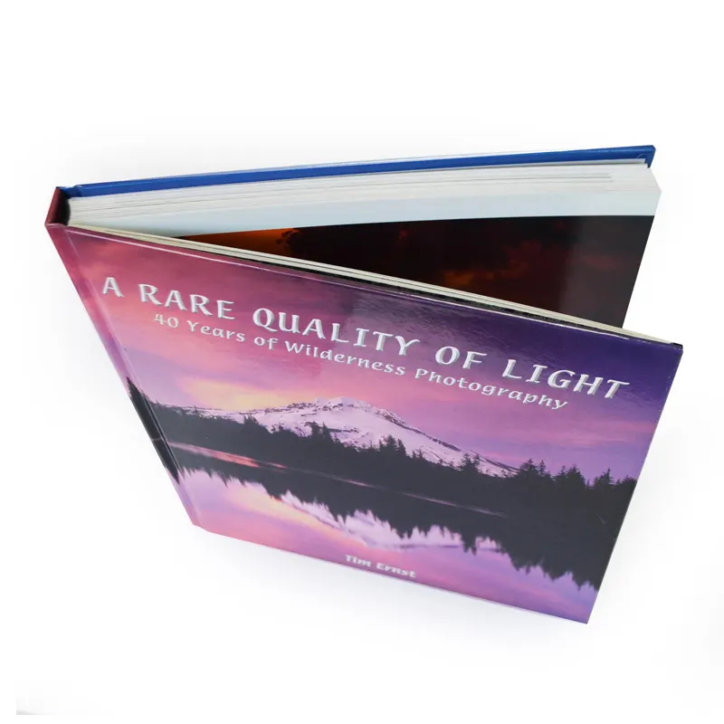 Libro con copertina rigida personalizzata che realizza libri d'arte con stampa di immagini a colori vivaci