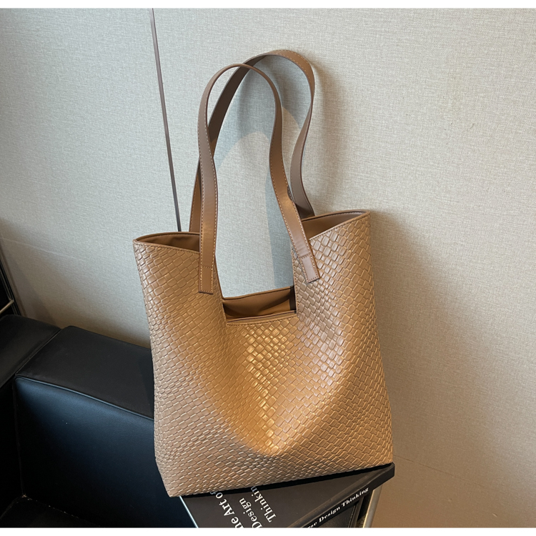 กระเป๋าโท้ท PU - สี 3 ขนาด 40*10*37 ซม.
