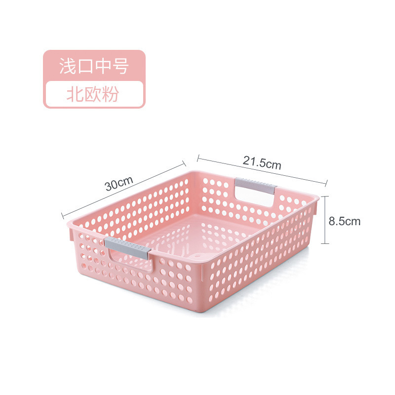 Rose, de couleur claire, de taille moyenne