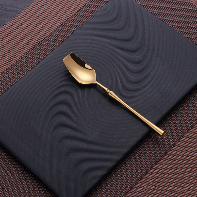 Cuillère à café dorée