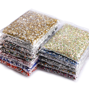 Toptan yüksek kaliteli cam kristal taşlar özelleştirmek taklidi toplu tırnak Charms olmayan <span class=keywords><strong>d</strong></span>üzeltme Rhinestones <span class=keywords><strong>d</strong></span>üz geri bez <span class=keywords><strong>D</strong></span>