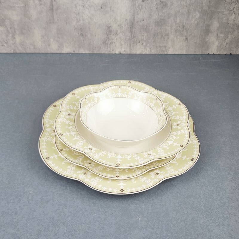 24PCS Porcelain Tableware Set New European Style New Bone China Plate Bowl with Golden Rim 3