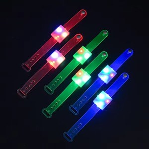 Kid ủng hộ Đảng LED ánh sáng lên Vòng đeo tay phát sáng trong bóng tối Pop Led dây đeo cổ tay thần tài spinner giáng sinh món quà sinh nhật cho trẻ em - Product Image 5