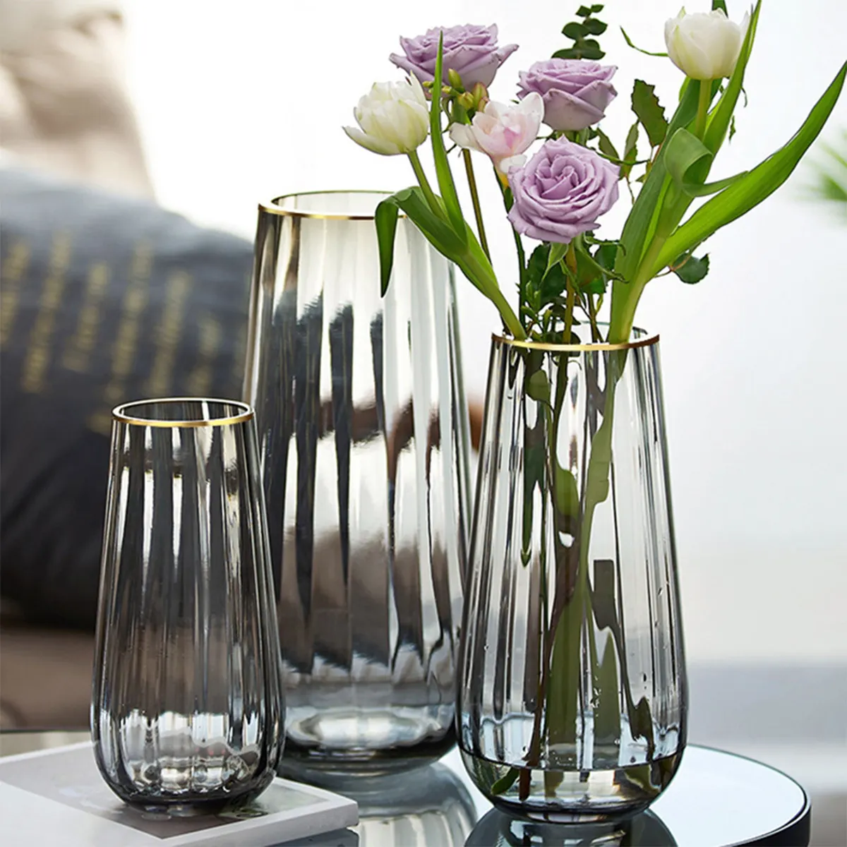 Nuovo arrivato luce di lusso dipinto oro trasparente vaso di vetro colorato composizione floreale vaso di fiori