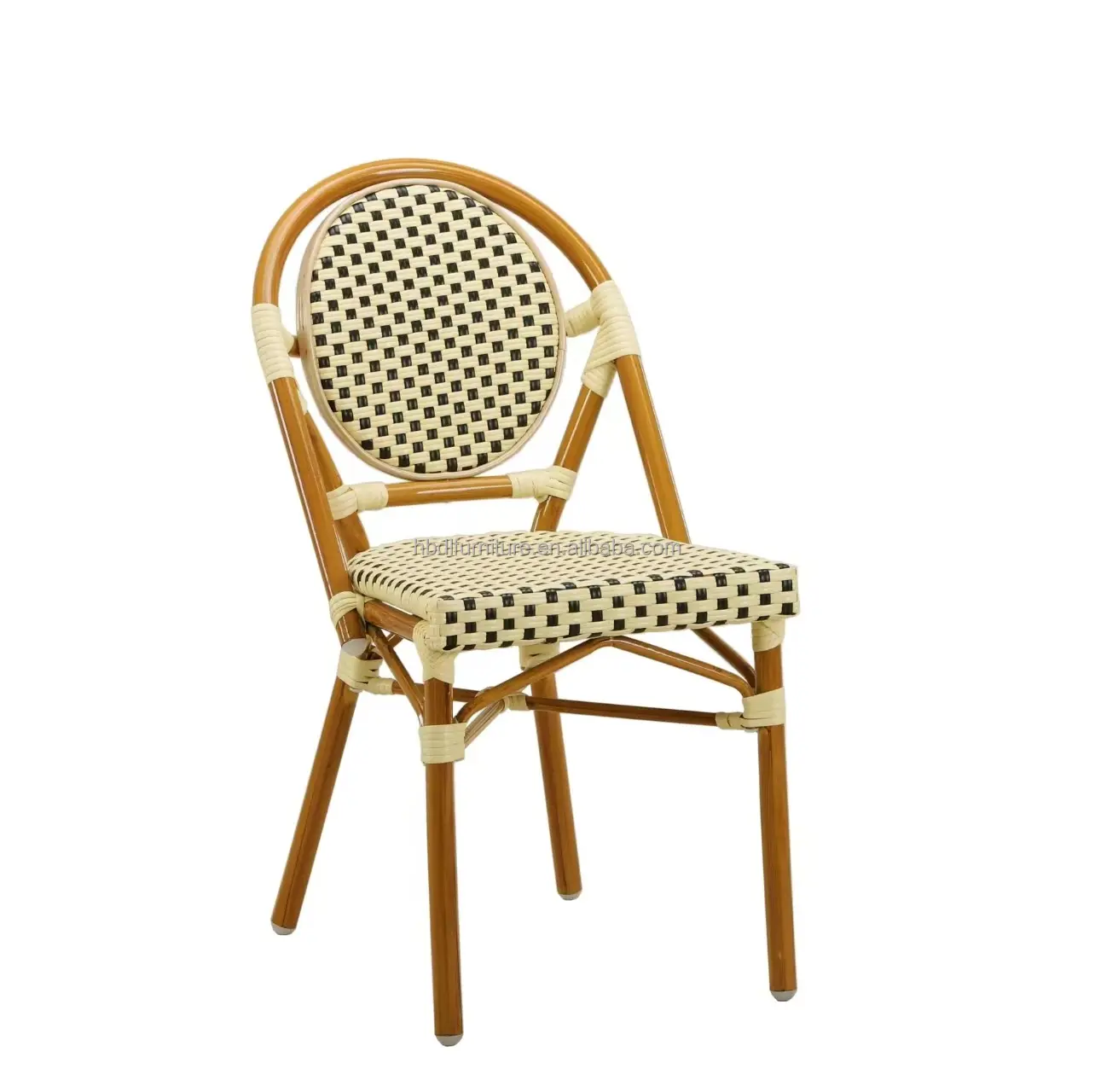 Großhandel Kunststoff Rattan-Stuhl kann gestapelt werden Garten Terrasse Taverne Outdoor-Stuhl Armlehne-Stuhl mit verschiedenen Farben