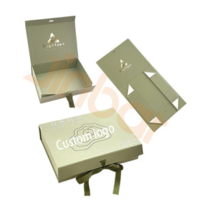 คอลเลกชันของขวัญสุดเก๋กล่องสีเขียวหญ้าประดับด้วยริบบิ้น - Product Image 1