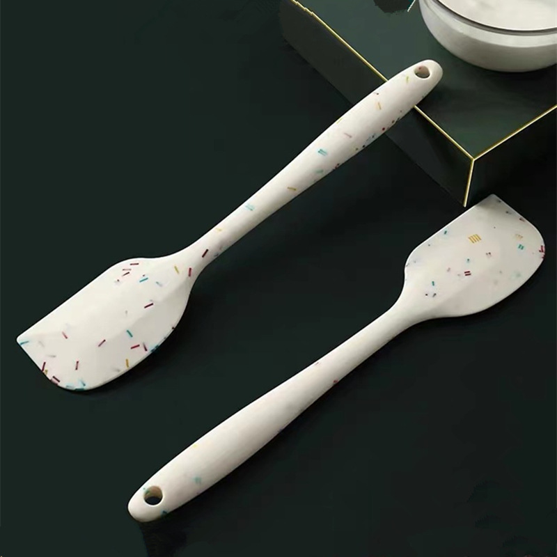 petite spatule à saupoudrer blanche 21,5cm