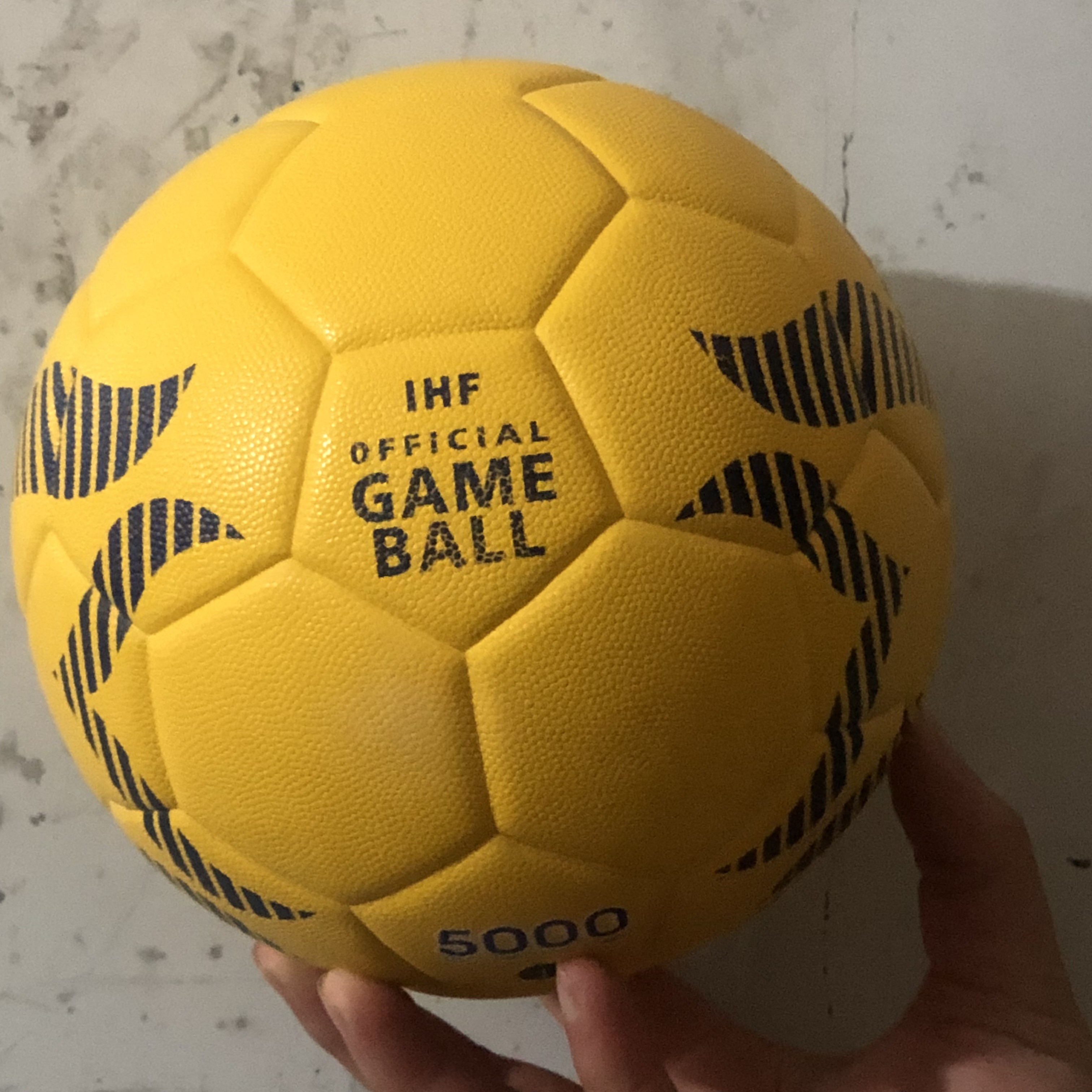 สีเหลือง