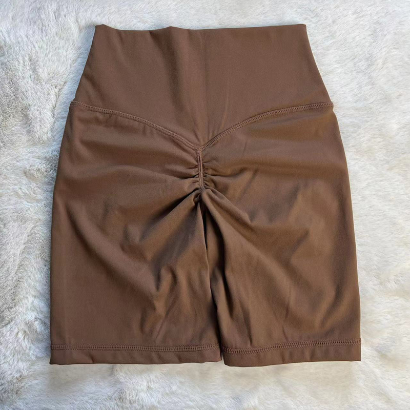 กางเกงขาสั้นสีช็อกโกแลต