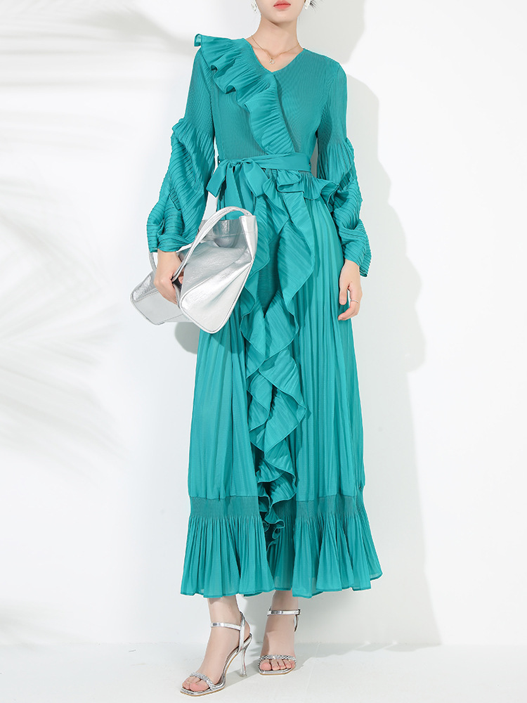 มีสีเขียวขุ่น