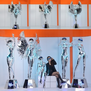 Nhà Máy Tùy Chỉnh Cuộc Sống Kích Thước Sợi Thủy Tinh Sáng Nữ Robot Hajime Sorayama Điêu Khắc Cho Trang Trí Nội Thất - Product Image 6