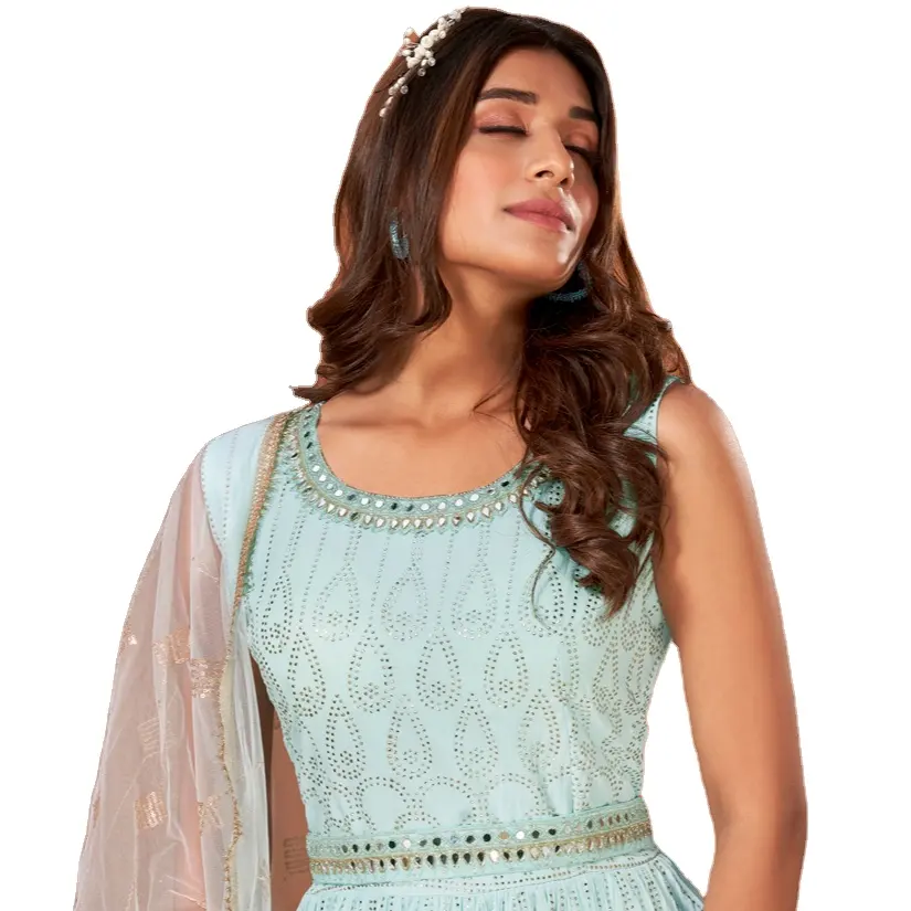 Pakaian etnis India tersedia gaun Anarkali buatan dengan Dupatta dengan desain kerja cermin tersedia oleh Fabzone India