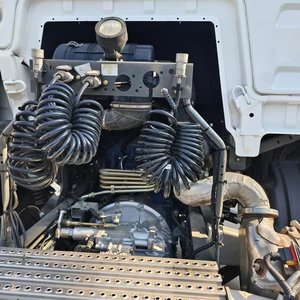 Yüksek kaliteli ikinci el 4x2 Euro 5 emisyon standart traktör, kamyon, hava süspansiyon, düşük bir fiyata satılık sürücü koltuğu