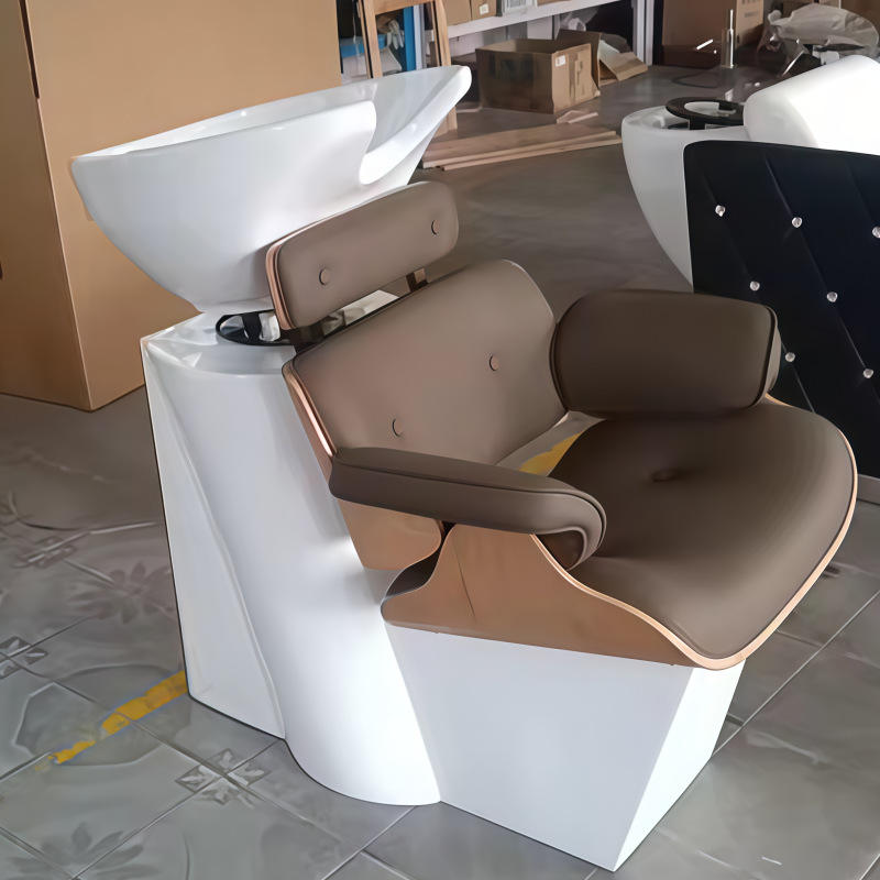 สีน้ำตาล