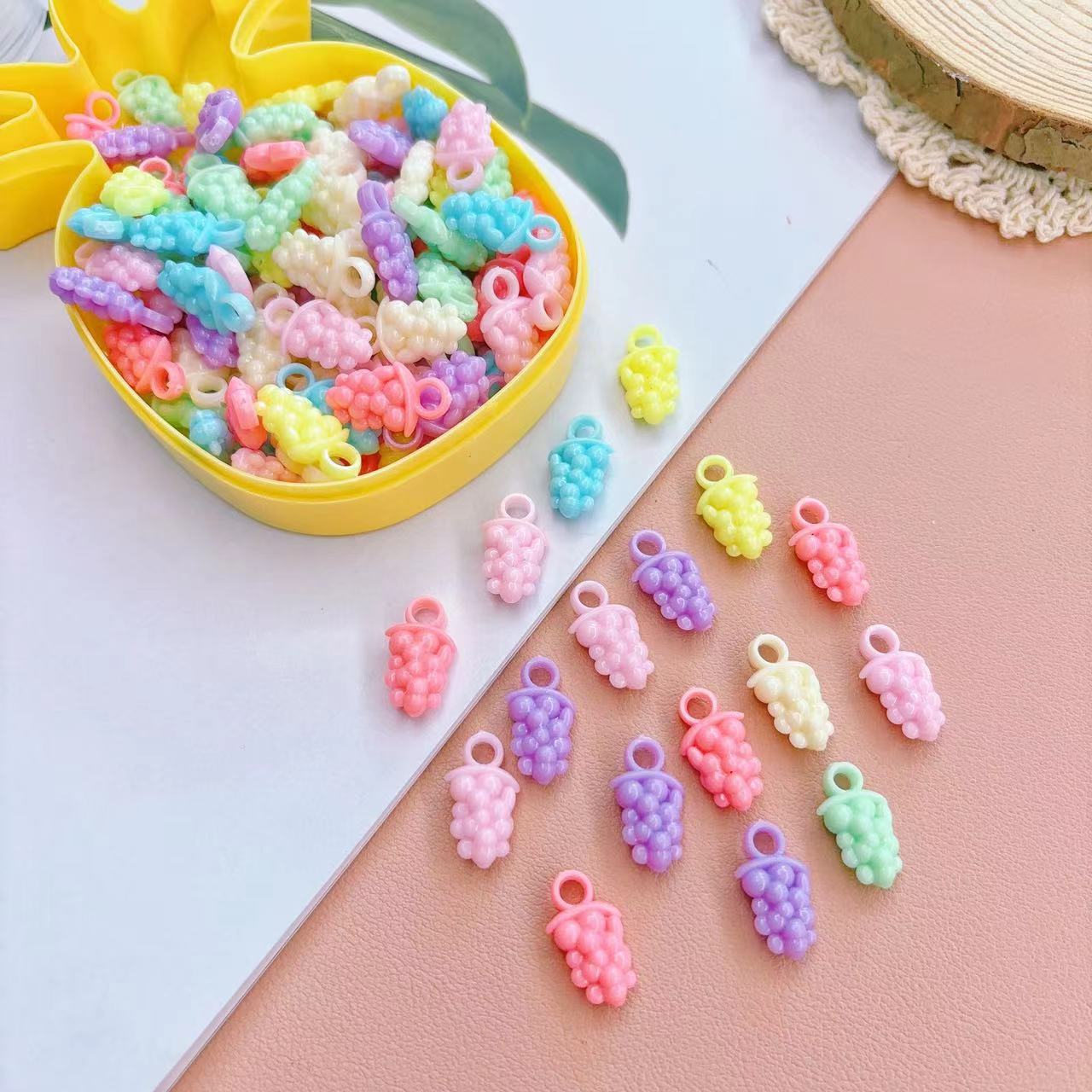 6 pendentifs raisin - en boîte - 100 pièces