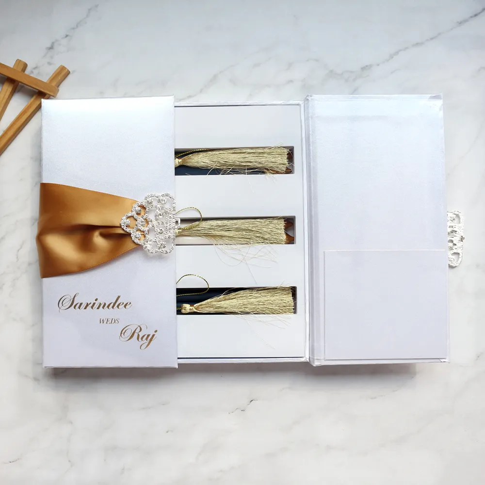 Logotipo personalizado de lujo Invitaciones DE BODA Embalaje de regalo Cajas de seda con cinta y Tissu Decoración Invitaciones