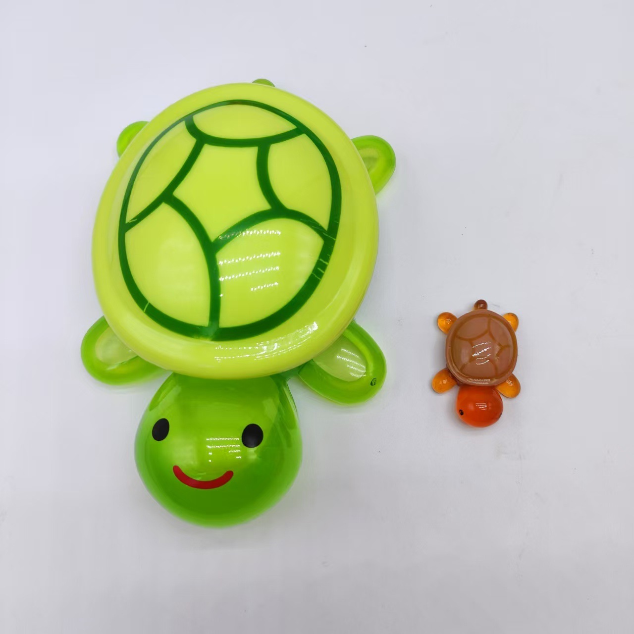 A 17CM green turtle with an open lid